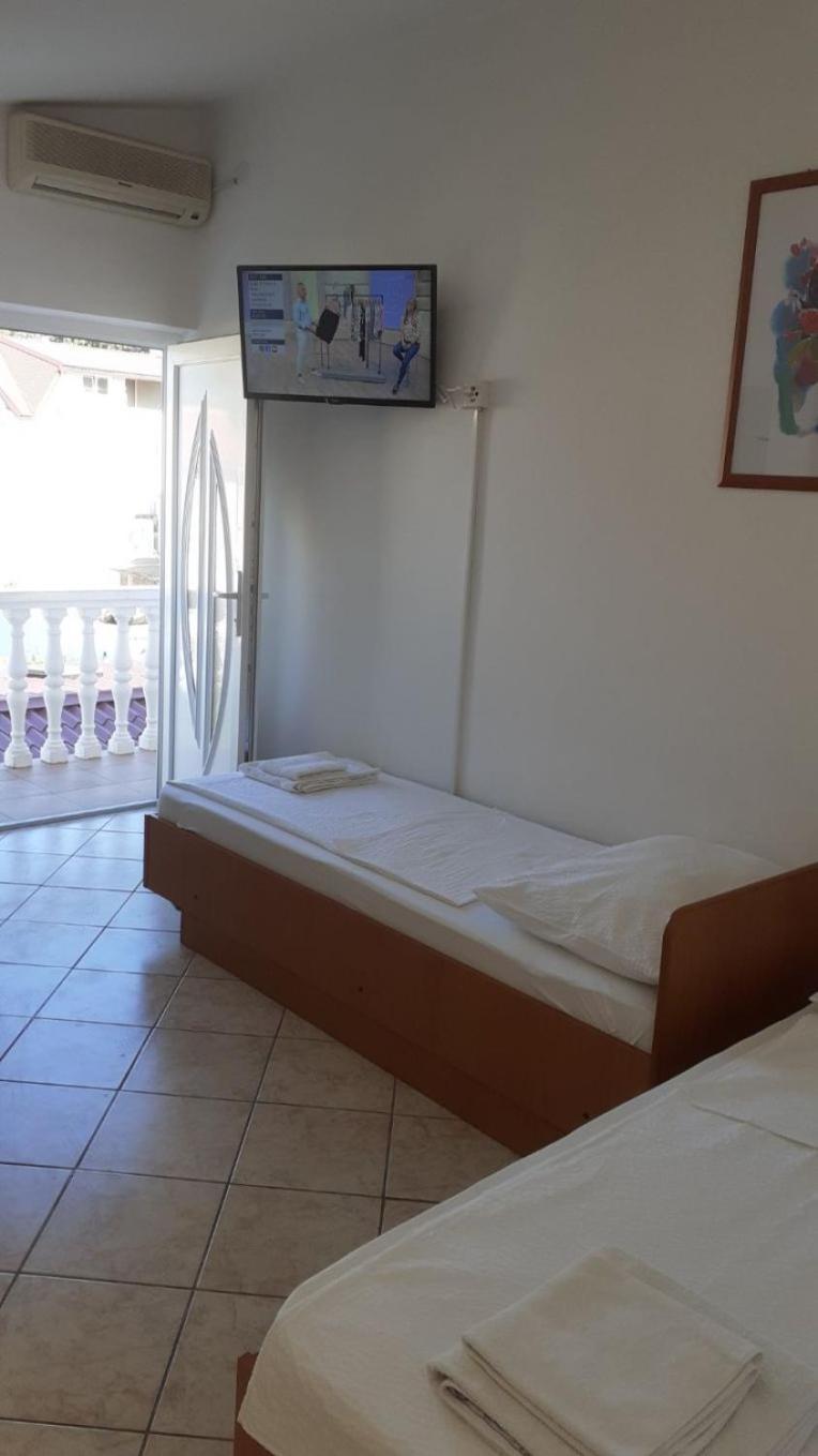 Apartments Dobri - 500M From Beach Nin Exterior photo
